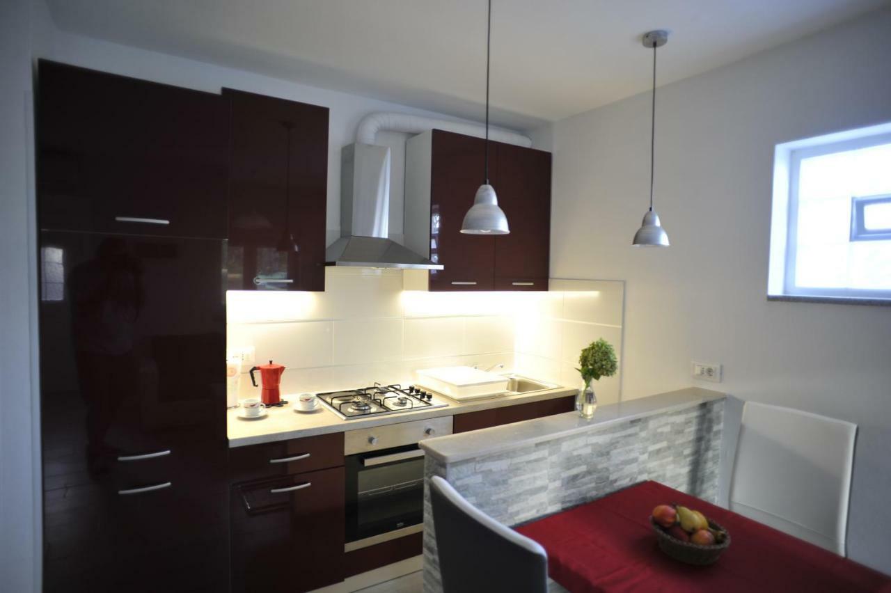 Apartment Stefania Ровин Екстериор снимка