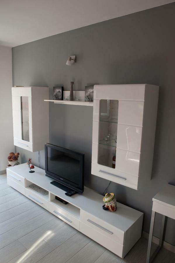 Apartment Stefania Ровин Екстериор снимка